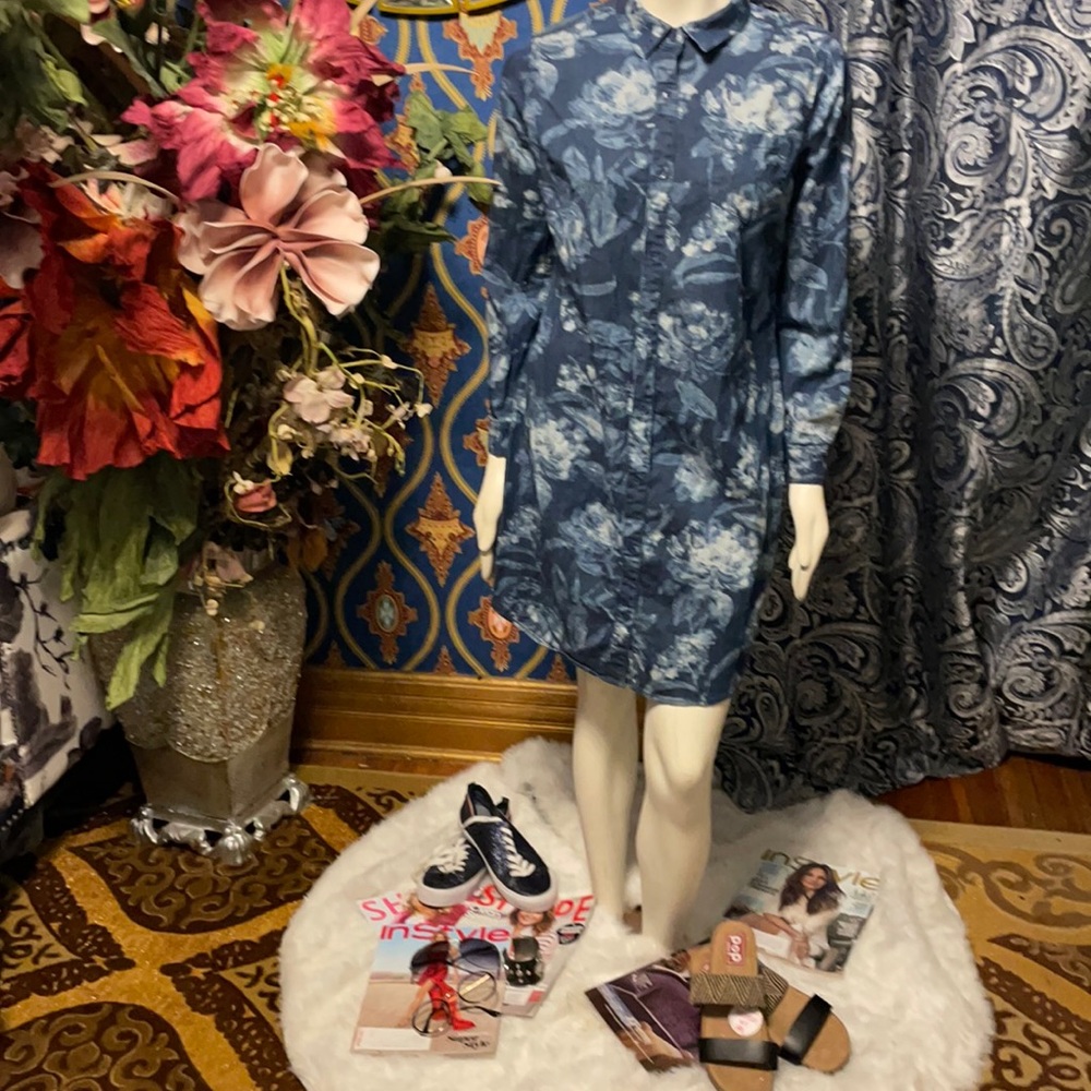 ISAAC MIZRAHI FLORAL JEANS DRESS SHIRT